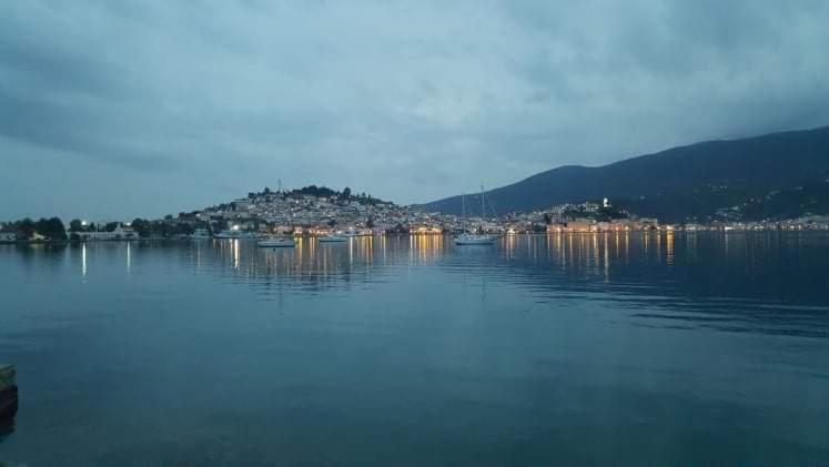 Apartamento Sunray Studio In Poros Poros Town Exterior foto
