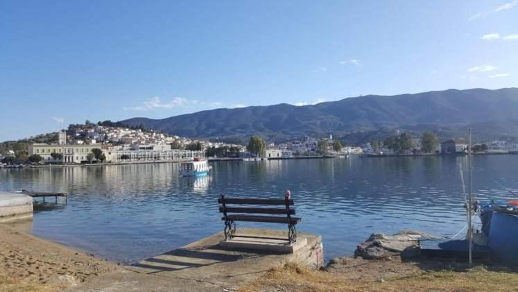 Apartamento Sunray Studio In Poros Poros Town Exterior foto