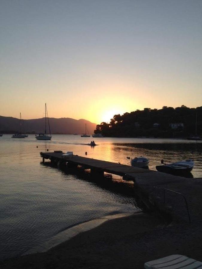 Apartamento Sunray Studio In Poros Poros Town Exterior foto